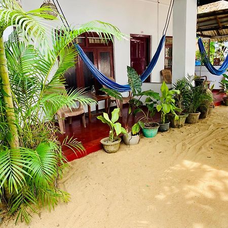 Tropicana Home Stay Baie d'Arugam Extérieur photo