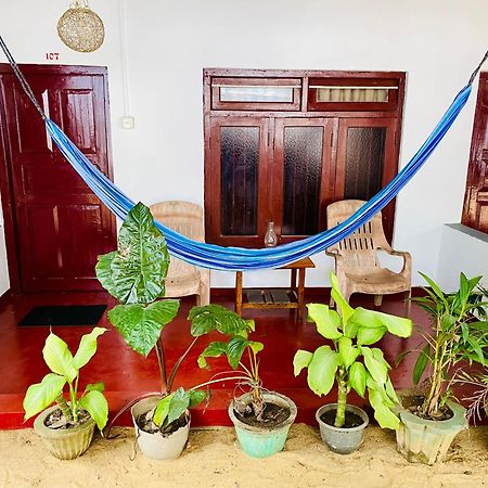 Tropicana Home Stay Baie d'Arugam Extérieur photo