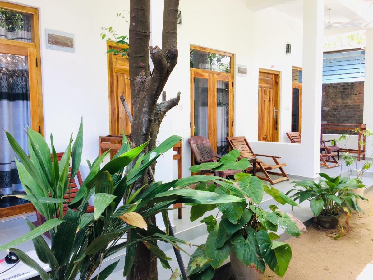 Tropicana Home Stay Baie d'Arugam Extérieur photo
