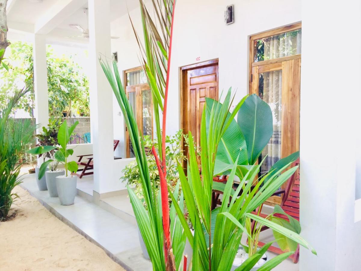 Tropicana Home Stay Baie d'Arugam Extérieur photo