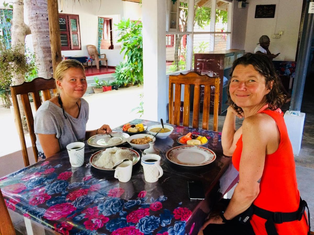 Tropicana Home Stay Baie d'Arugam Extérieur photo