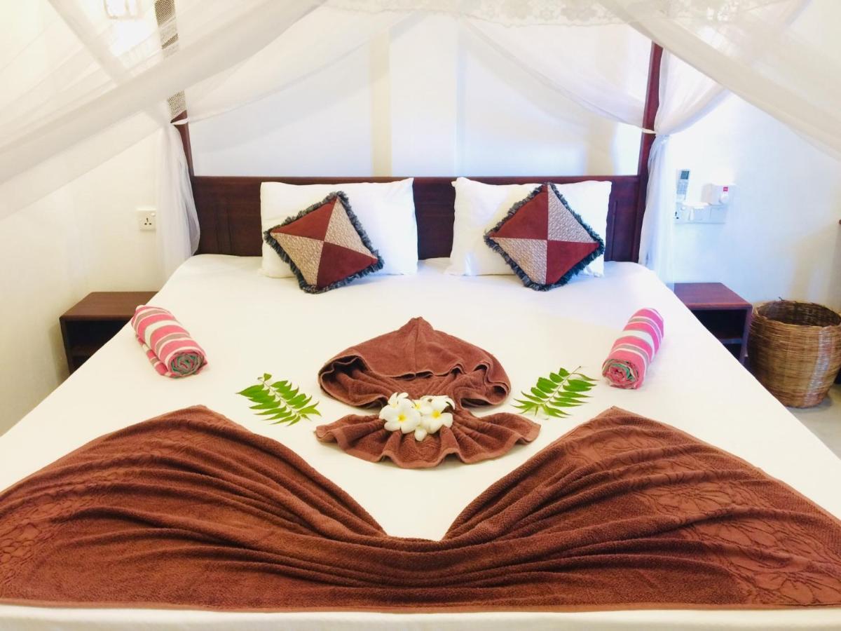Tropicana Home Stay Baie d'Arugam Extérieur photo