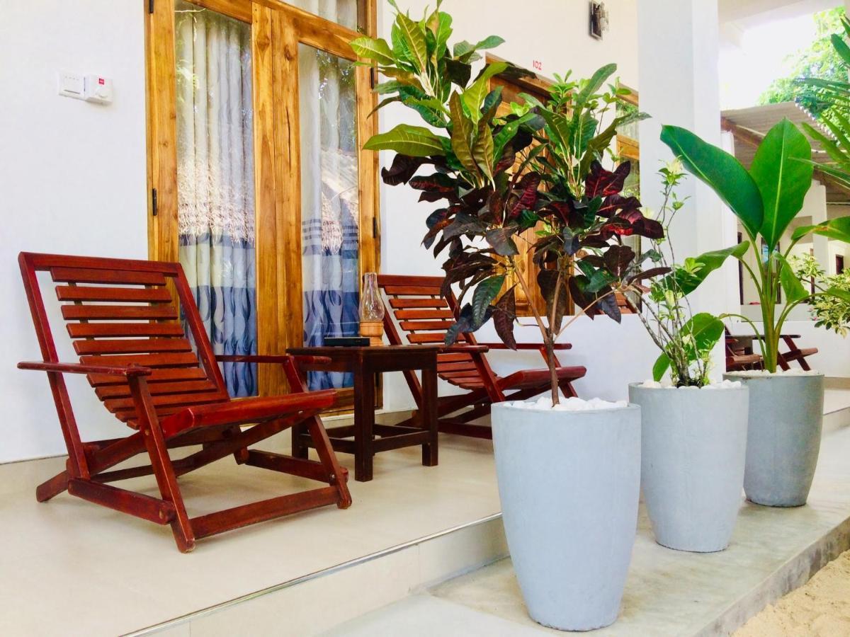 Tropicana Home Stay Baie d'Arugam Extérieur photo