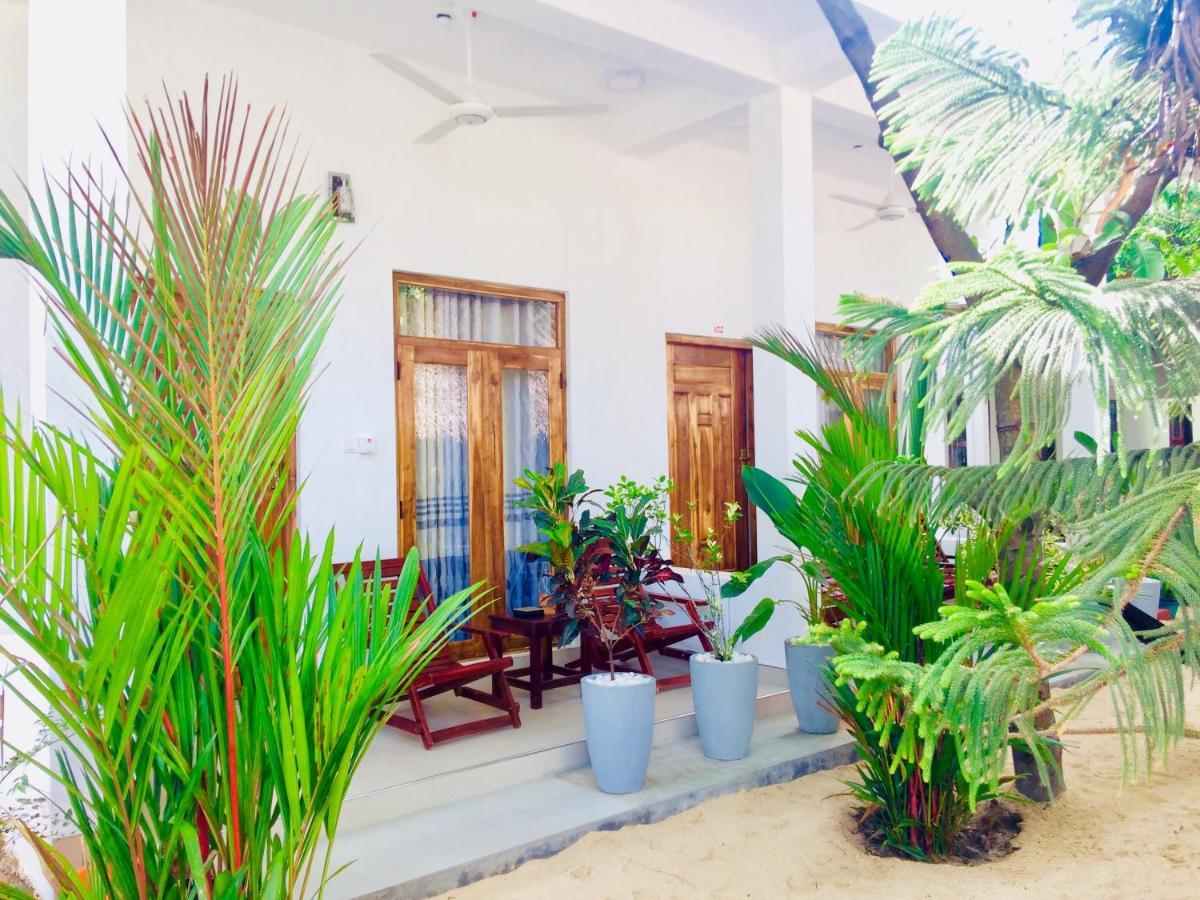 Tropicana Home Stay Baie d'Arugam Extérieur photo