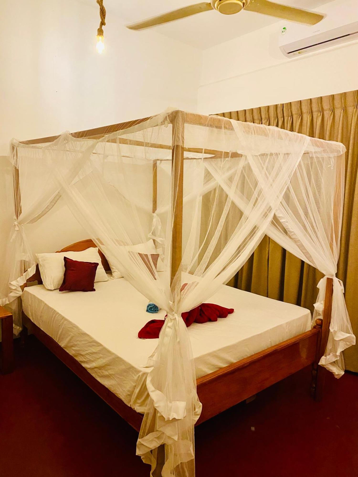 Tropicana Home Stay Baie d'Arugam Extérieur photo