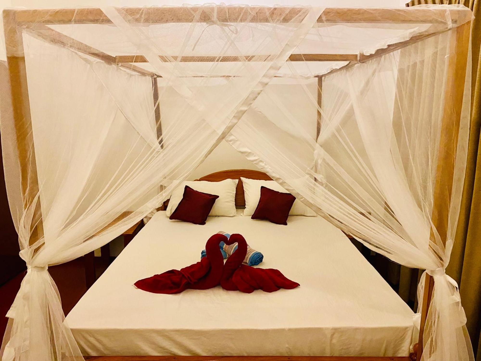Tropicana Home Stay Baie d'Arugam Extérieur photo