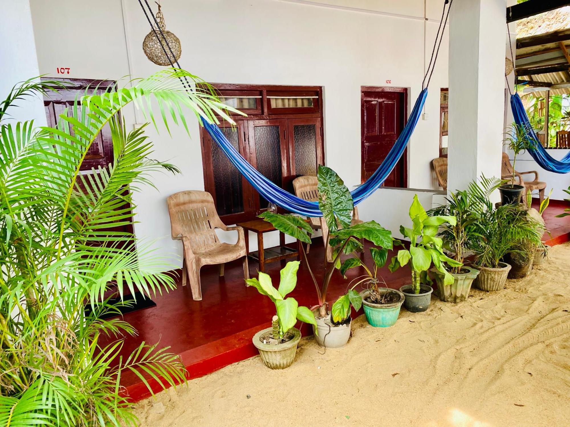 Tropicana Home Stay Baie d'Arugam Extérieur photo
